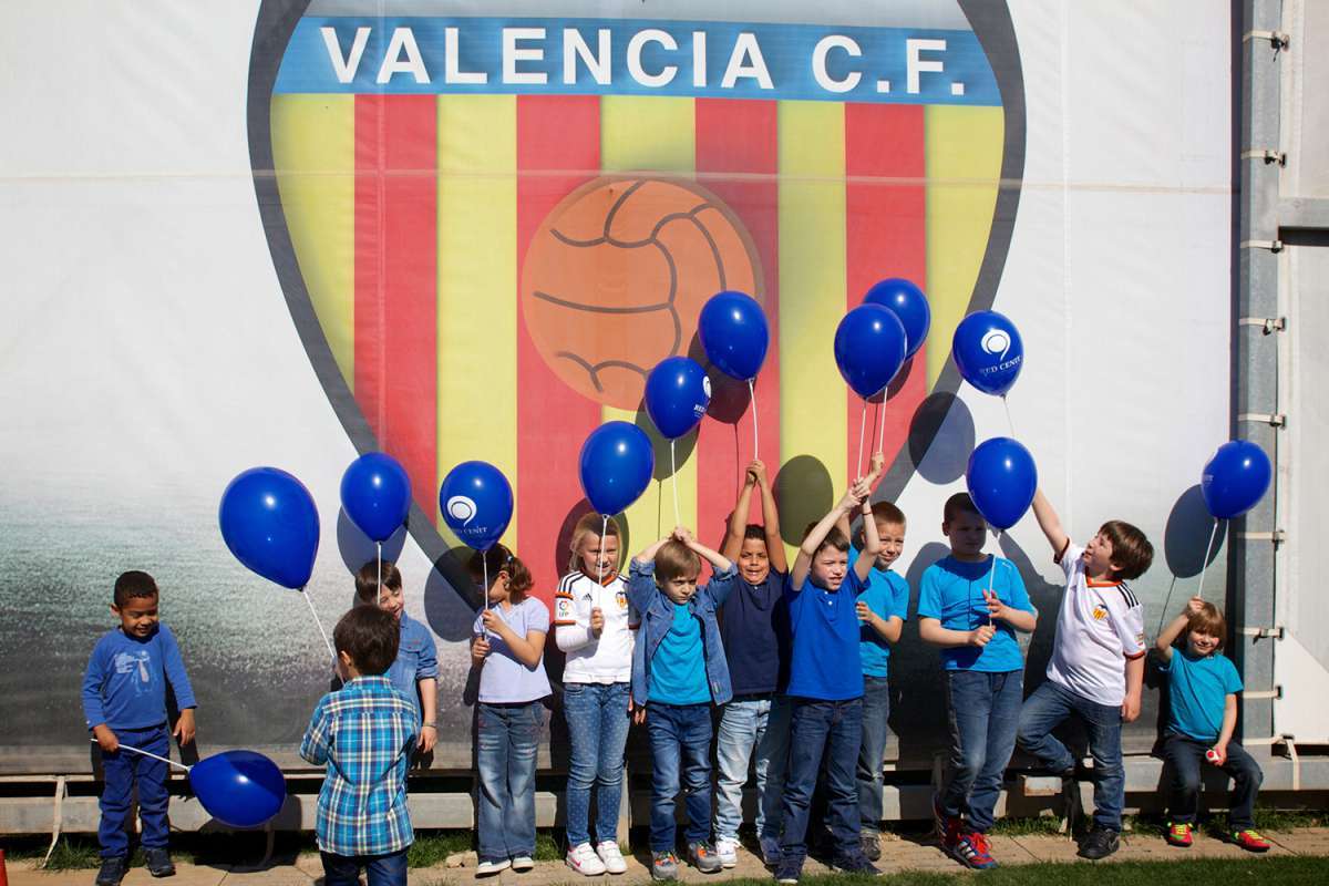 Concienciación por el Autismo en el campo de Mestalla