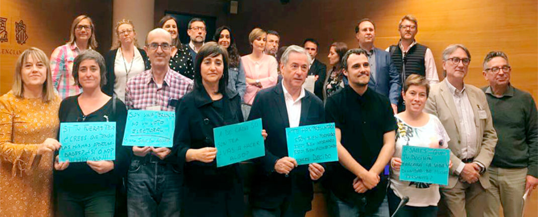 La atención especializada dentro de las mejoras aprobadas por Les Corts para atención a personas con TEA